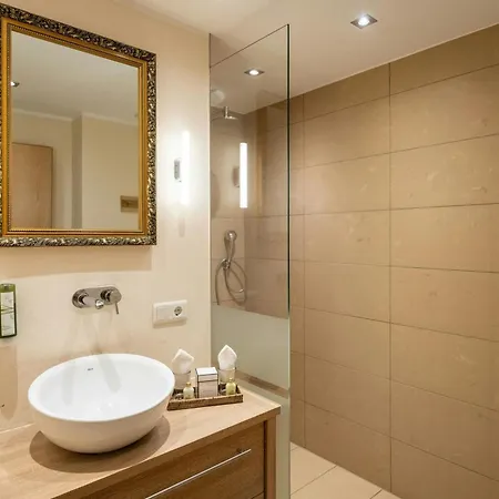 Bollants Im Park, Autograph Collection 4*